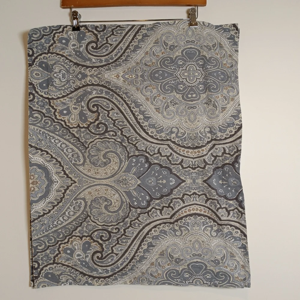 Pottery Barn Gray Paisley Medallion Standard Pillowcase Shams *Pair*
